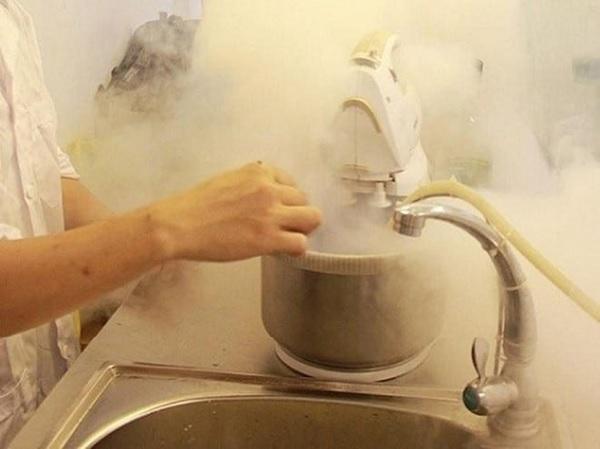 Liquid nitrogen là gì? Tính chất và nguy hiểm